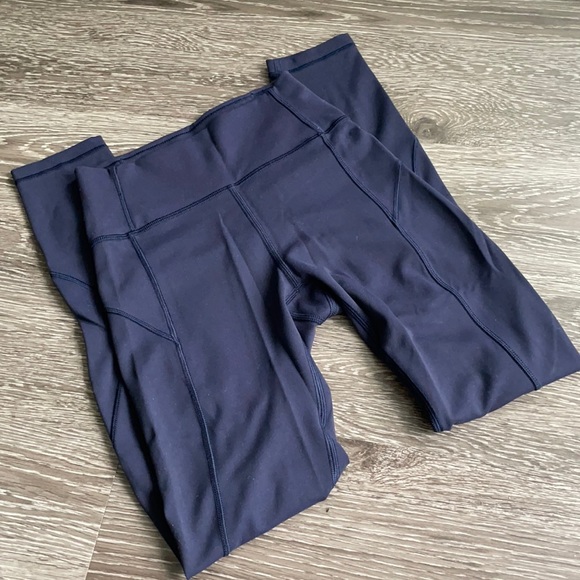 Lululemon In Movement 7/8 Tight *Everlux 25" - Picture 3 of 6